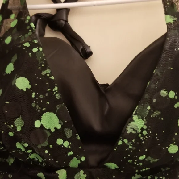 Dress - Picture 8 of 11